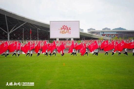 因执导了《与萨莫的500天》而遭到存眷的新人导演马克韦布明显在影片中插手了很多他最善于的小清爽恋爱笑剧元素。